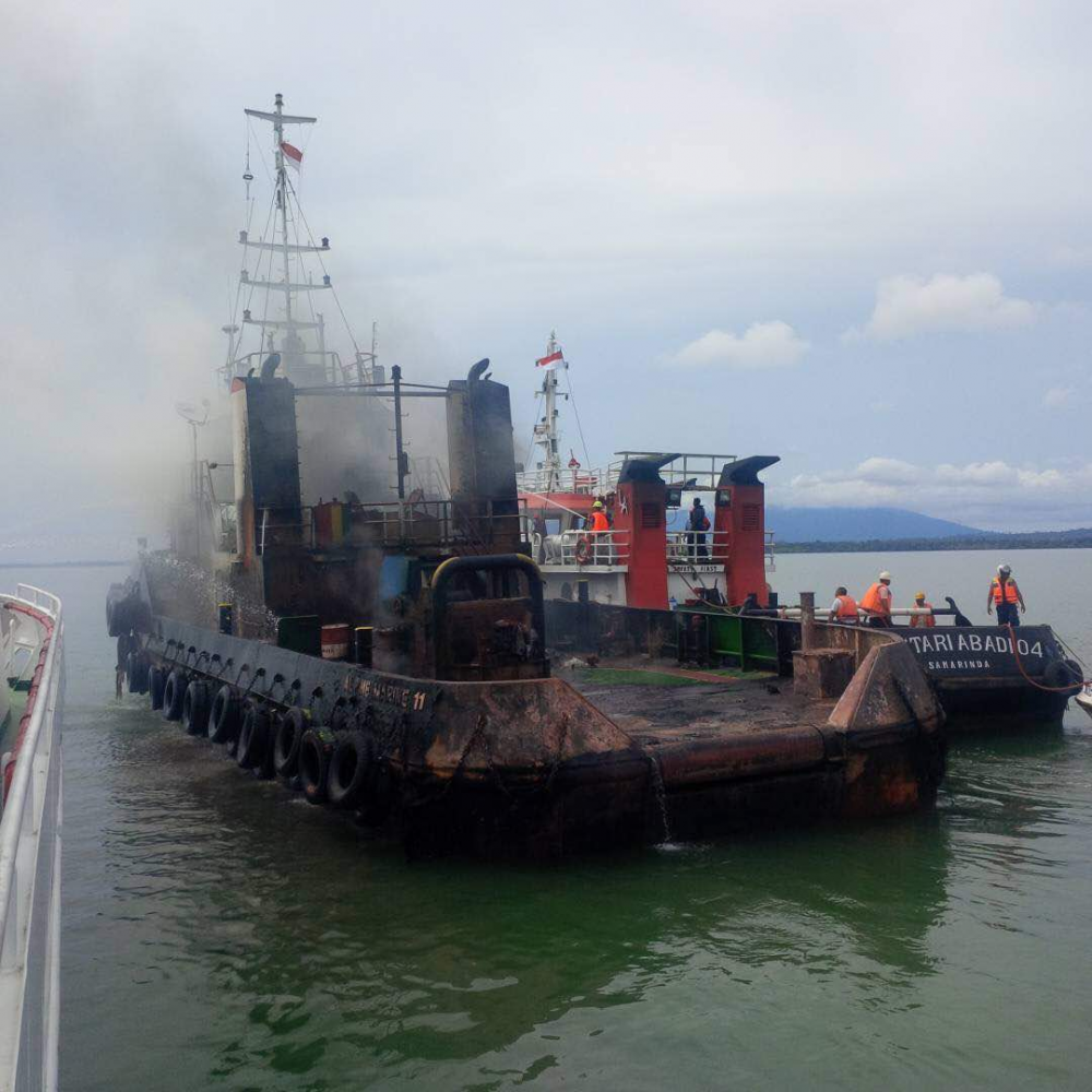 REAKSI CEPAT DITJEN HUBLA BERHASIL SELAMATKAN KAPAL TB ALPINE MARINE 11 YANG TERBAKAR DI KOTABARU