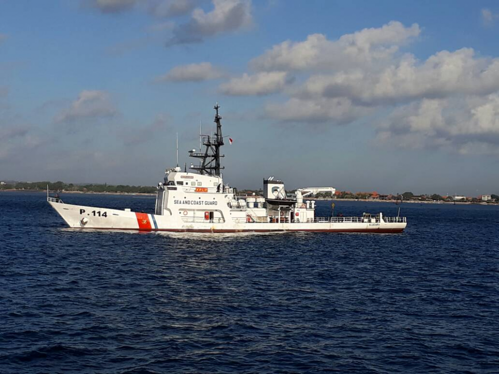 LAKUKAN LATIHAN PENCEMARAN MINYAK BERSAMA FILIPINA, COAST GUARD INDONESIA TUNJUKAN KESIGAPANNYA