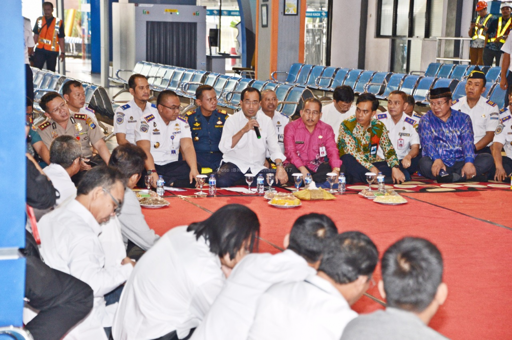 KEPADA STAKEHOLDER DI PELABUHAN BANJARMASIN, MENHUB : JANGAN TAKUT MENGKRITISI