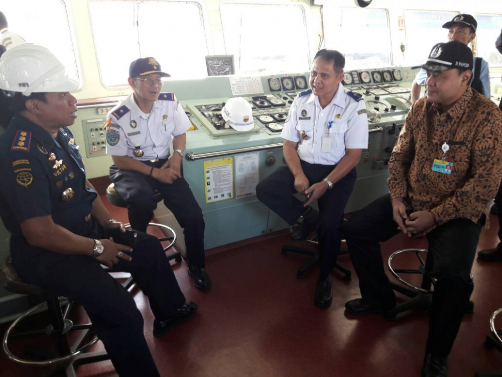 DIREKTUR PERKAPALAN DAN KEPELAUTAN LAKSANAKAN UJI PETIK DI PELABUHAN MAKASSAR