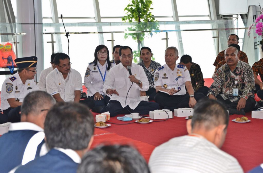 TINGKATKAN PERTUMBUHAN EKONOMI DI KALIMANTAN, KEMENHUB BANGUN PELABUHAN DAN BANDARA PERINTIS