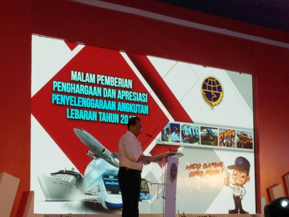 Menhub Berikan Penghargaan Penyelenggaraan Angkutan Lebaran Tahun 2017