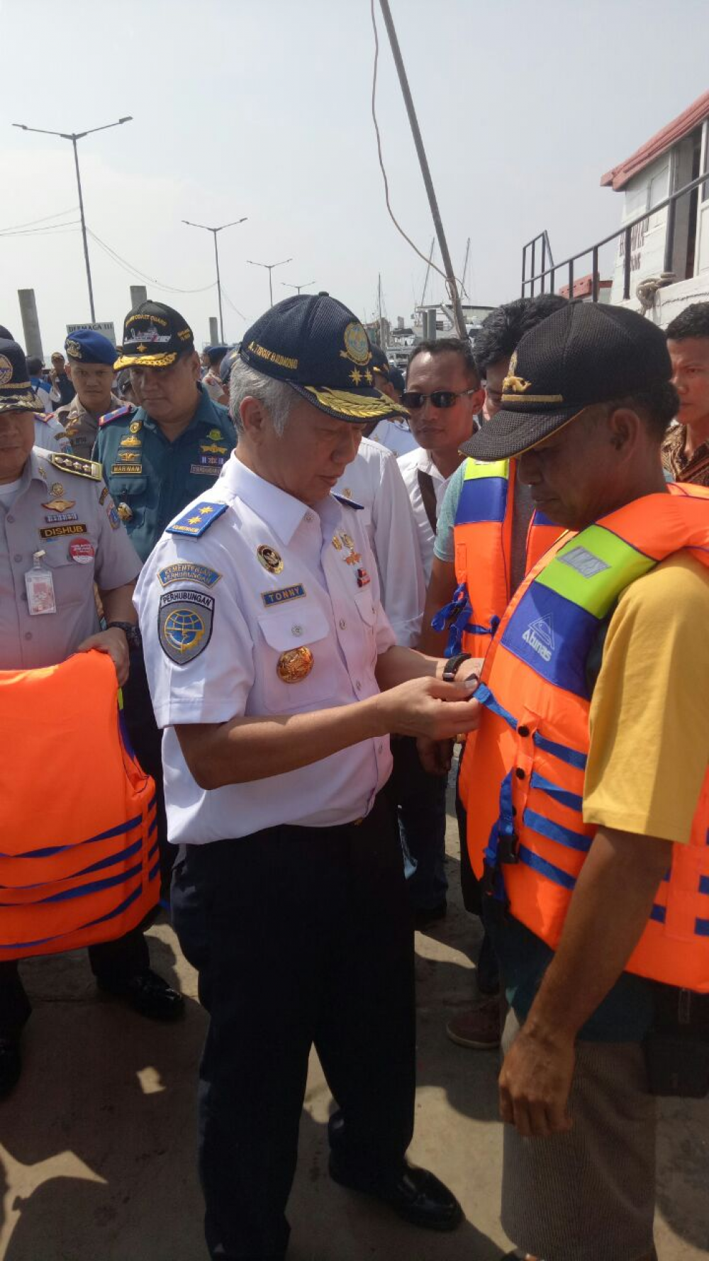 Tinjau Pelabuhan Kali Adem, Menhub Minta KSOP Perhatikan Keselamatan 01