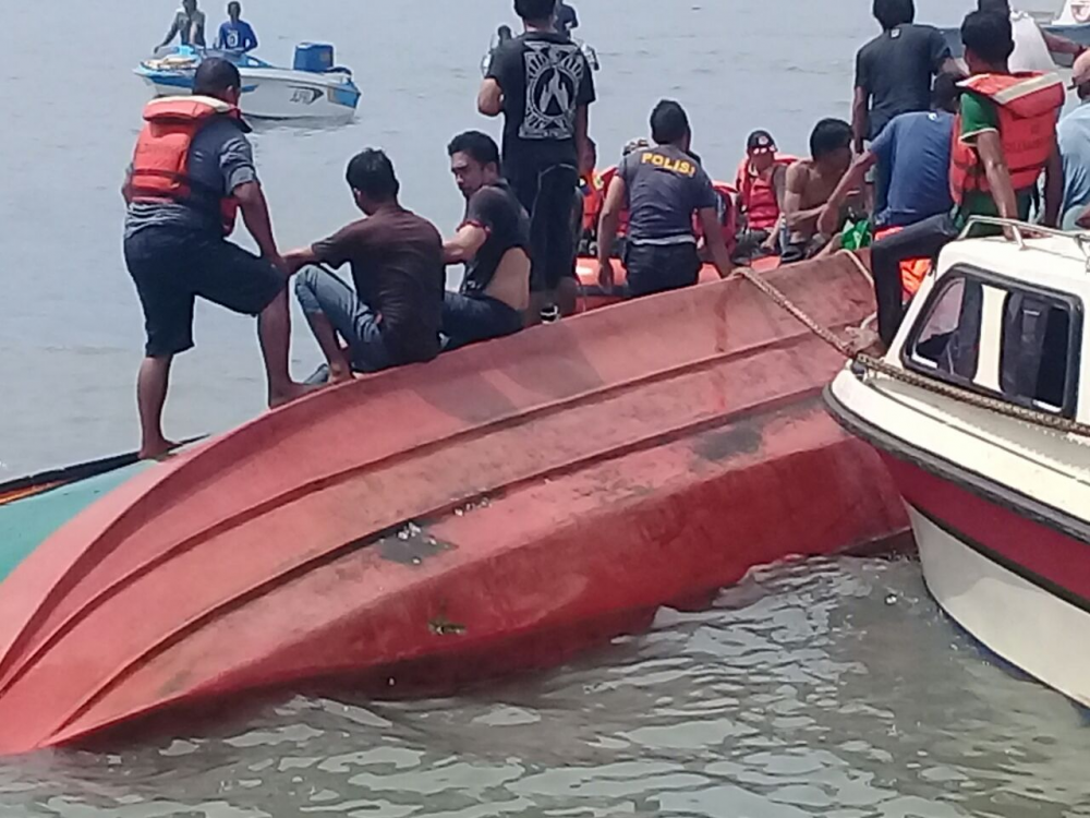 42 PENUMPANG SPEED BOAT REJEKI BARU KHARISMA YANG ALAMI KECELAKAAN BERHASIL DIEVAKUASI