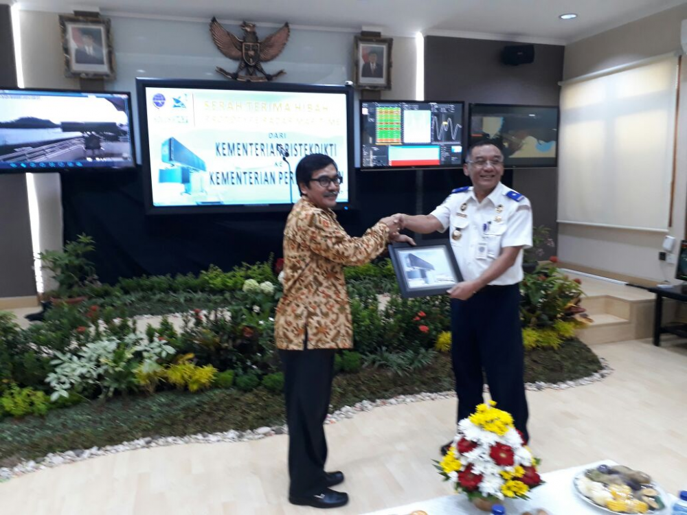 KEMENHUB TERIMA HIBAH PROTOTIPE RADAR LPI DARI KEMENRISTEK 31/07/2017