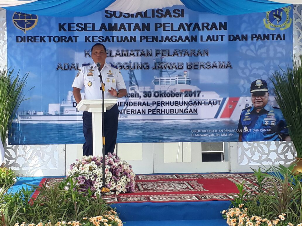 KEMENHUB BERIKAN BANTUAN 300 LIFE JACKET UNTUK PELAYARAN RAKYAT DI ACEH