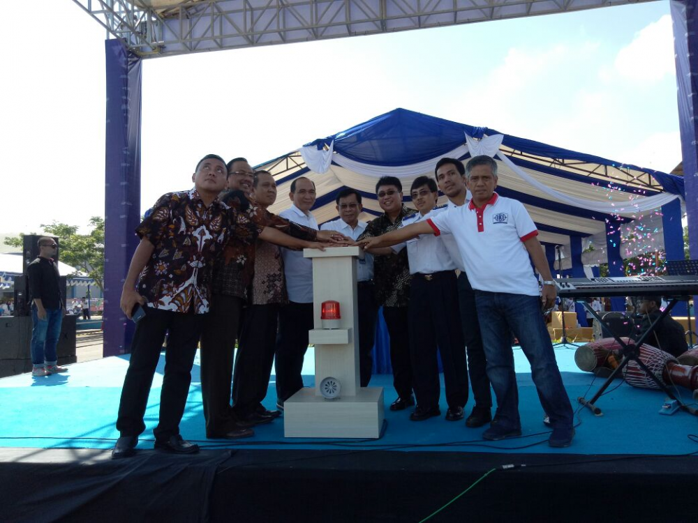 KEMENHUB LUNCURKAN KAPAL KONTAINER TIPE 100 TEUs DI MAKASSAR 29/10/2017