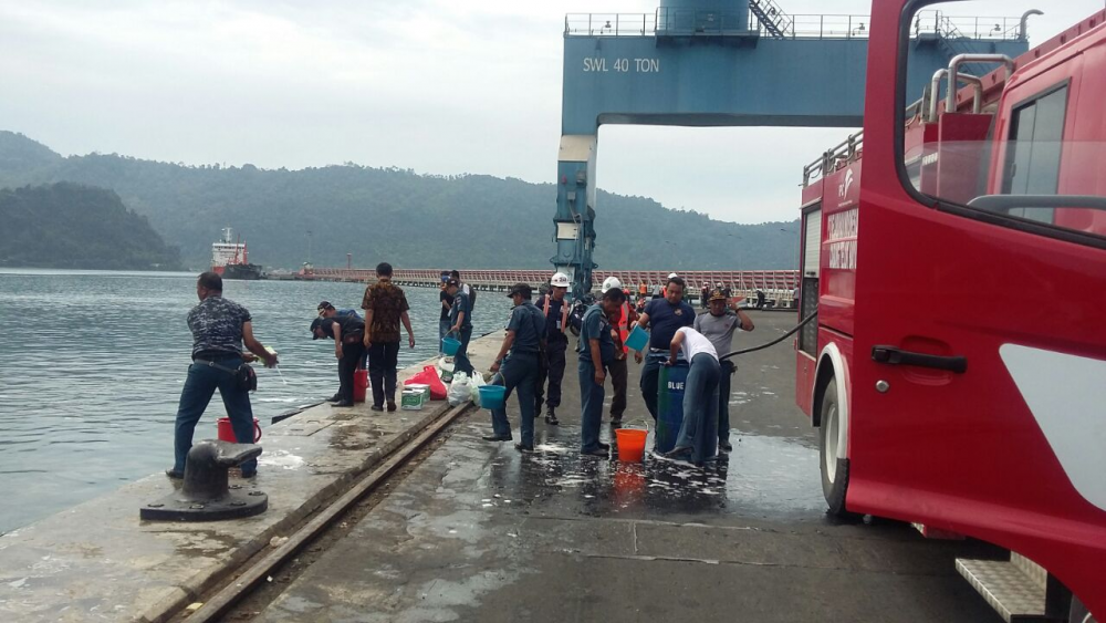 Dirjen Hubla : Tumpahan di Teluk Bayur Limbah Oli Campur Solar 13/10/20