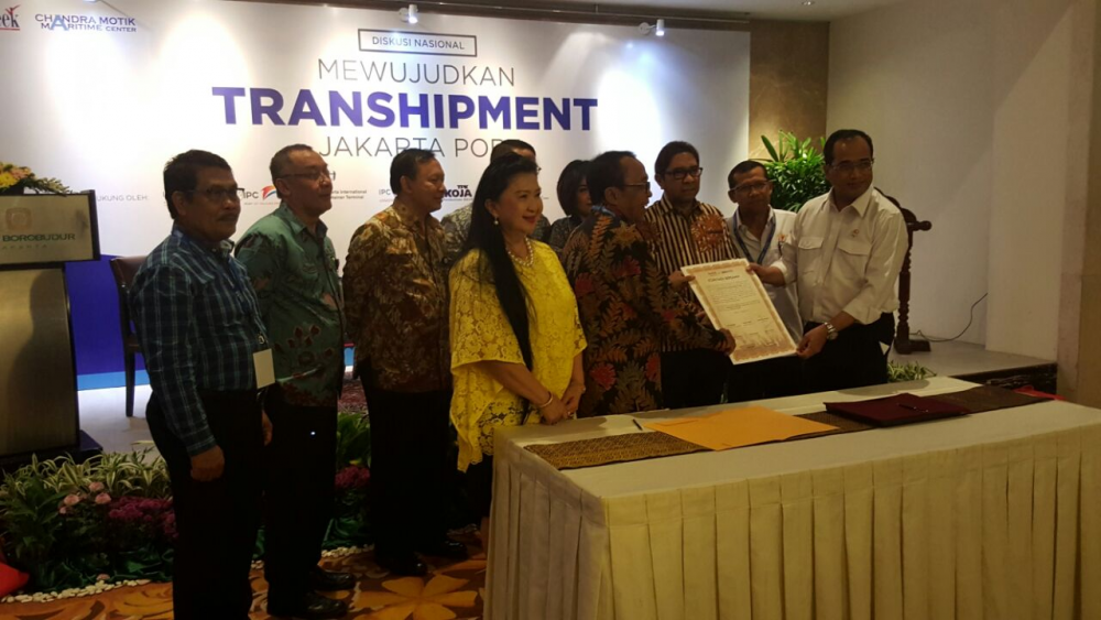 Menhub Himbau Tingkatkan Pelayanan Pelabuhan Tanjung Priok Sebagai Port Transhipment