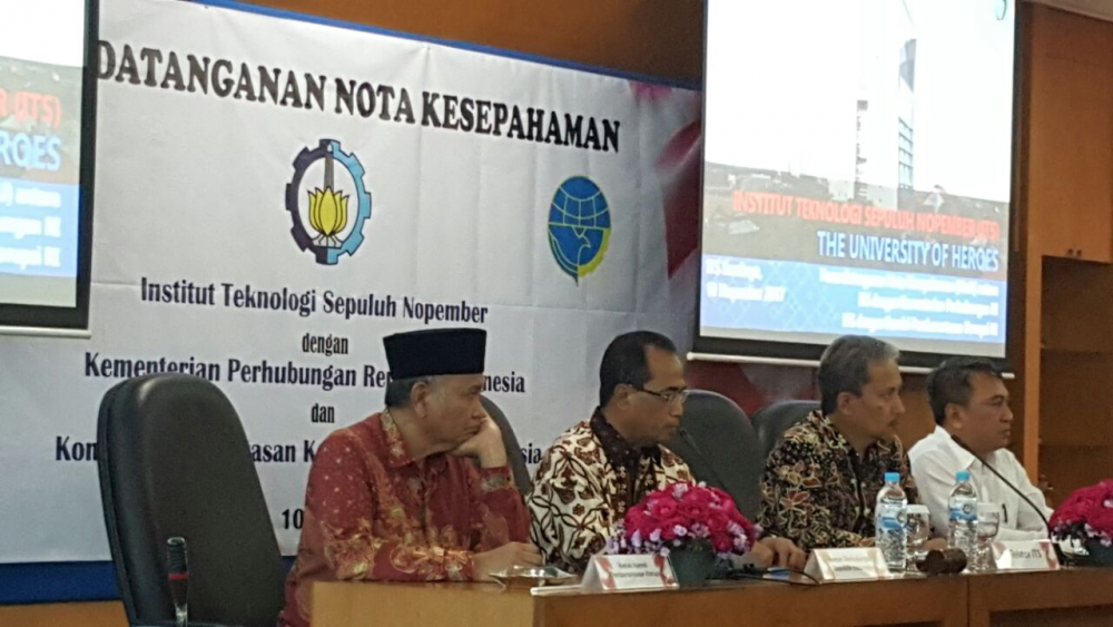MENHUB - REKTOR INSTITUT TEKNOLOGI SEPULUH NOPEMBER BERSINERGI PACU PROGRAM TOL LAUT