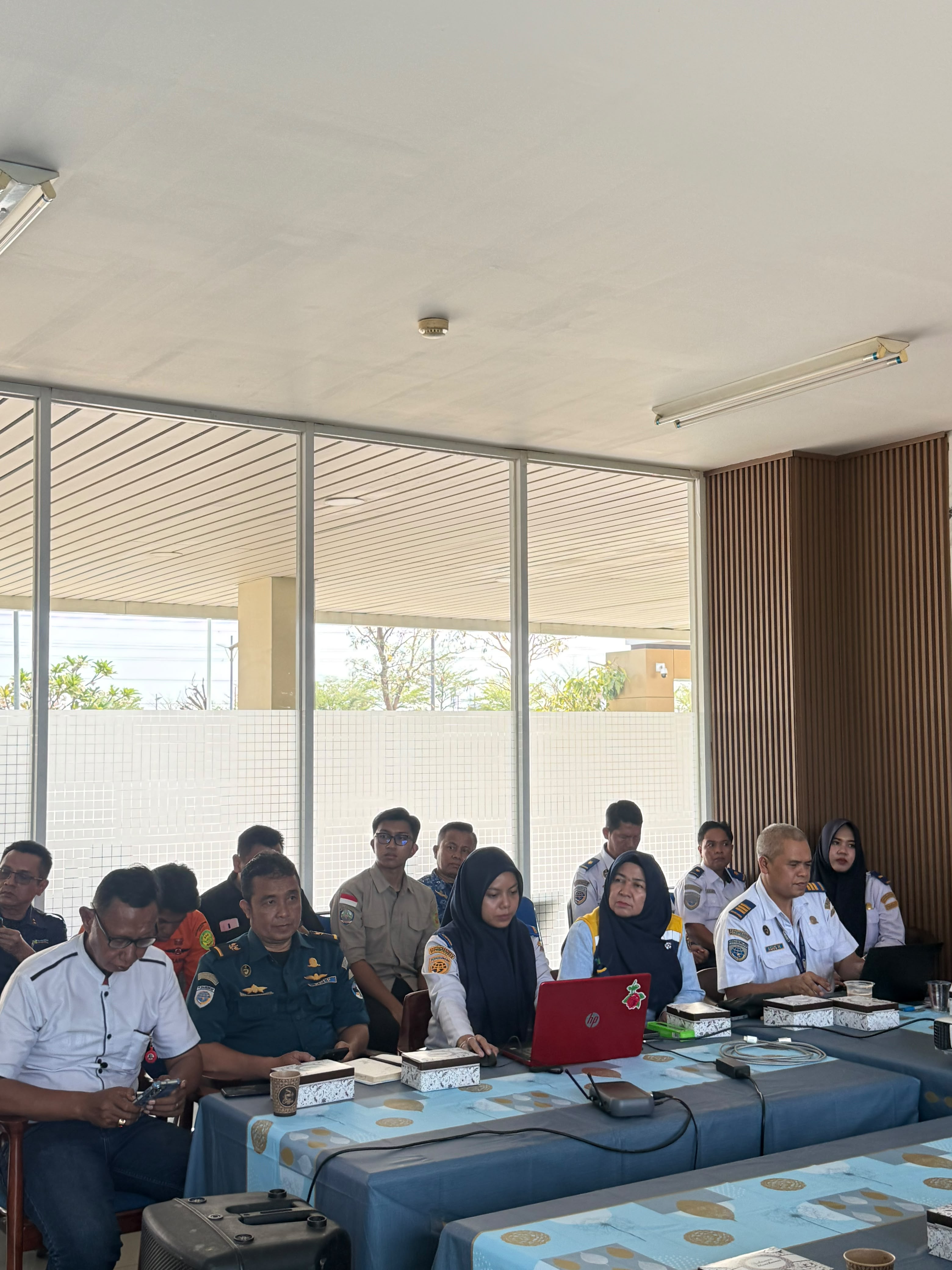 KSOP MUARA ANGKE PERKUAT AKURASI MANIFEST PENUMPANG UNTUK MENDUKUNG KESELAMATAN PELAYARAN DAN KESIAPSIAGAAN DALAM KEADAAN DARURAT