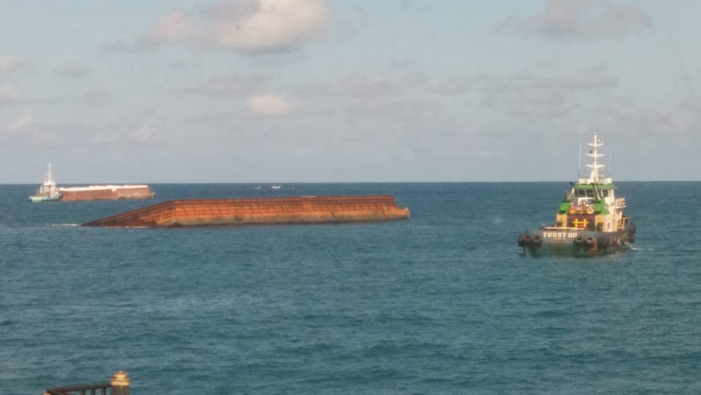KEMENHUB TERBITKAN NOTICE TO MARINE TENGGELAMNYA KAPAL TONGKANG PENGANGKUT PASIR DI TANJUNG PANDAN
