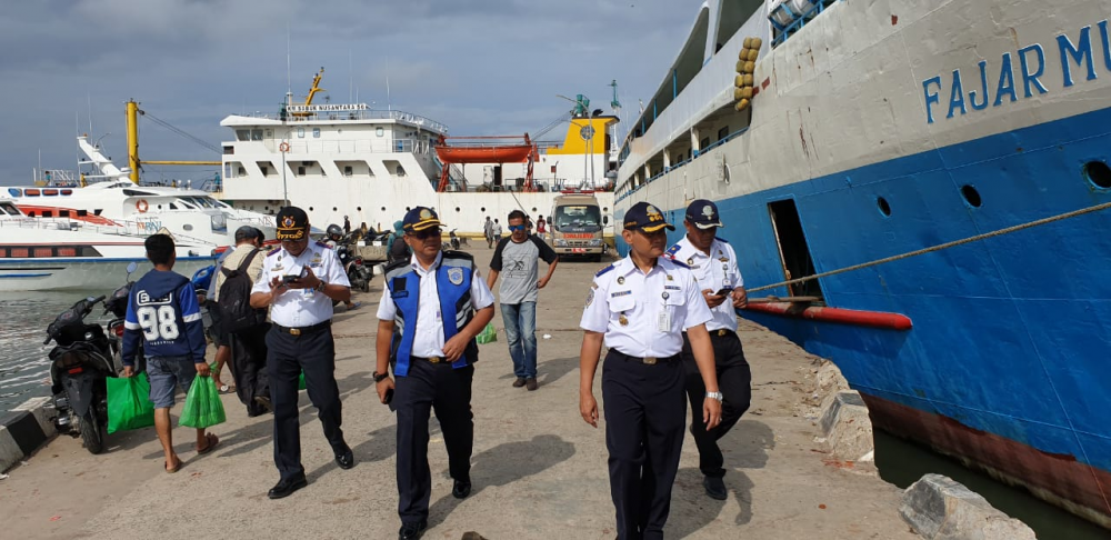 KEMENHUB IMBAU PARA PENUMPANG ANGKUTAN LAUT LEBARAN PAHAMI DAN IKUTI ATURAN KESELAMATAN PELAYARAN