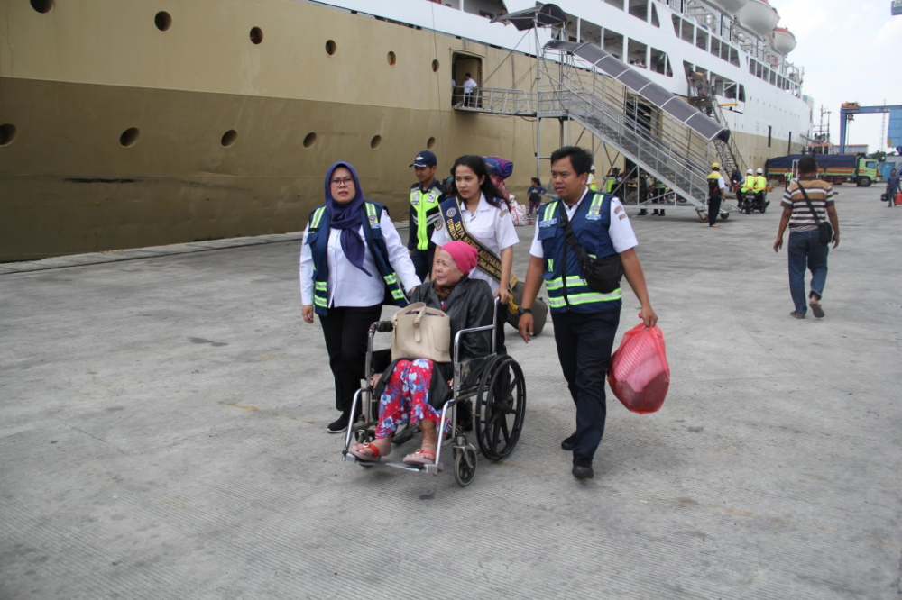 IMPLEMENTASI BEKERJA DENGAN HATI, OTORITAS PELABUHAN TANJUNG PRIOK GELAR PROGRAM BAKTI MERTUA