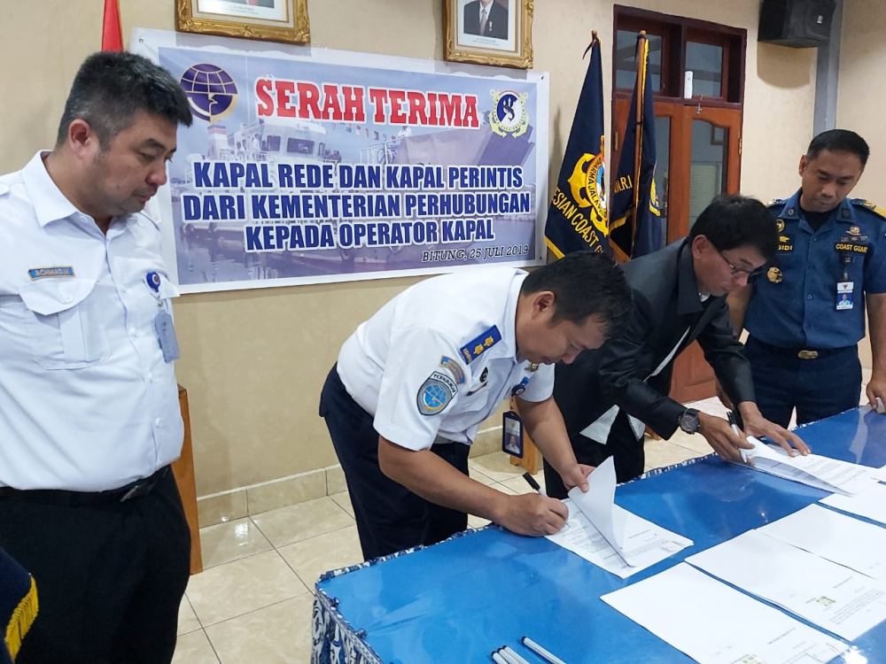 KEMENHUB RESMI SERAHKAN KAPAL PENDUKUNG TOL LAUT KEPADA OPERATOR PELAYARAN UNTUK DIOPERASIKAN MELAYANI I
