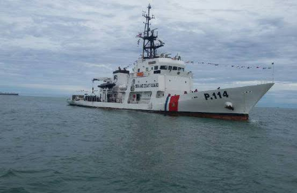 KEMENHUB SIAGAKAN TIGA KAPAL PATROLI KPLP BANTU PEMADAMAN KEBAKARAN KAPAL PENANGKAP IKAN DI PELABUHAN MU
