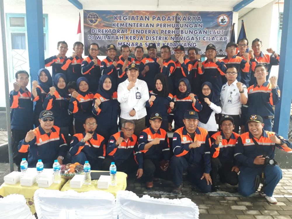 RATUSAN WARGA KETAWANGREJO ANTUSIAS IKUT PADAT KARYA DISNAV CILACAP 02/