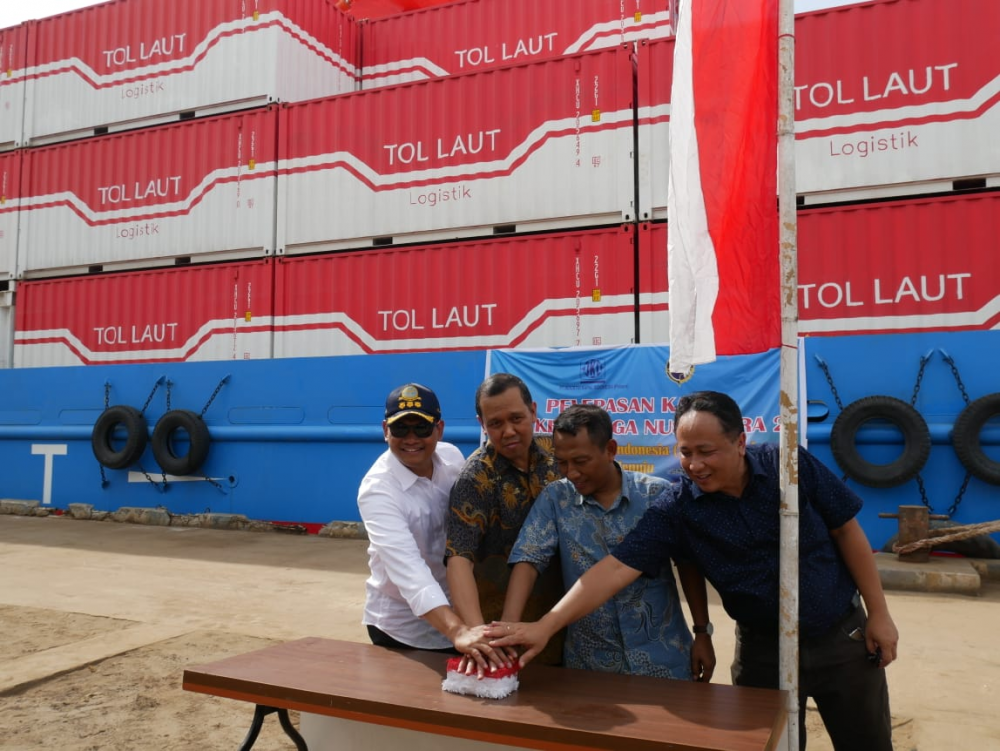 DUKUNG TOL LAUT DI INDONESIA BARAT, KAPAL KM. KENDHAGA NUSANTARA 2 DITEMPATKAN DI TELUK BAYUR