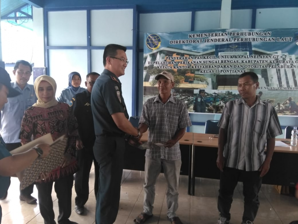 KEMENHUB TERBITKAN RATUSAN PAS KECIL UNTUK KAPAL PENANGKAP IKAN DI BAWAH GT 7 DI WILAYAH KALIMANTAN BAR