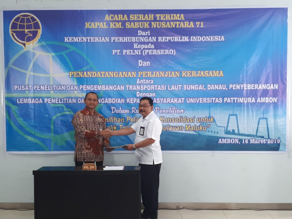 DUKUNG TOL LAUT DI INDONESIA TIMUR, KEMENHUB SERAHKAN KAPAL KM. SABUK NUSANTARA 71 KE PT. PELNI