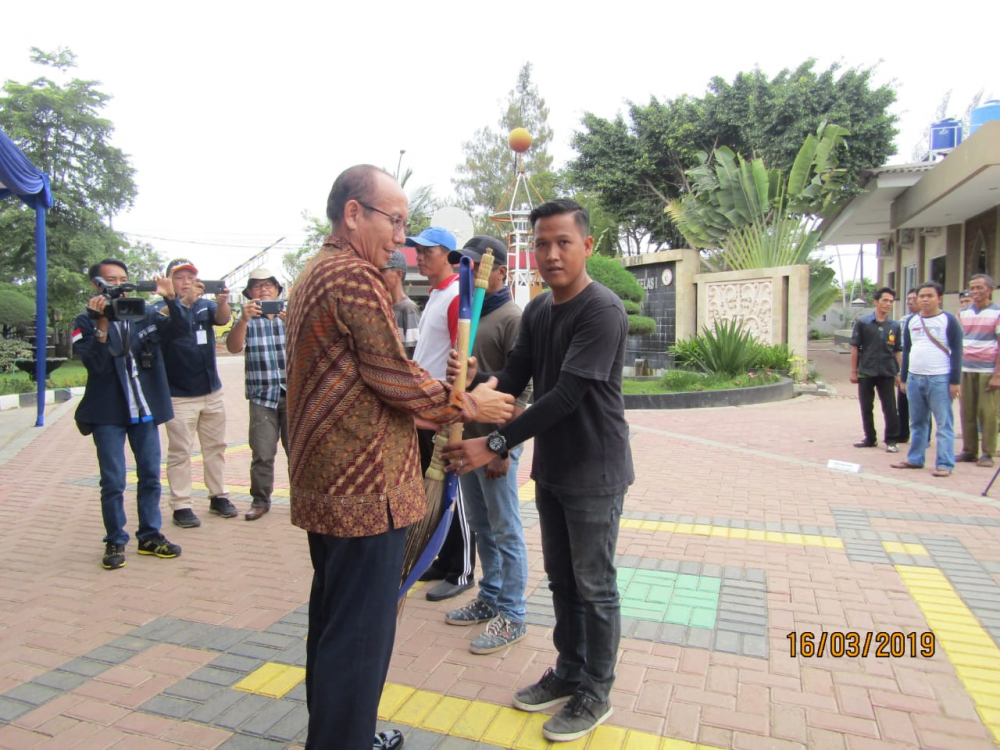 LIBATKAN MASYARAKAT SEKITAR, KEMENHUB GELAR PADAT KARYA DI TANJUNG PRIOK