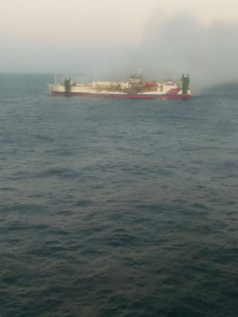 KAPAL KM. SANTIKA NUSANTARA TERBAKAR, PENUMPANG DAN ABK DIPASTIKAN SELAMAT