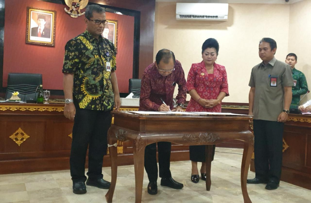 KEMENHUB, PEMPROV BALI DAN PEMKAB KARANGASEM TANDATANGANI MOU KERJASAMA PEMANFAATAN PELABUHAN TANAH AMPO