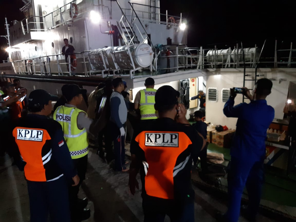 KEMENHUB TERBITKAN TELEGRAM AGAR PARA NAKHODA WASPADAI LOKASI TERBAKARNYA KAPAL KM. SANTIKA NUSANTARA