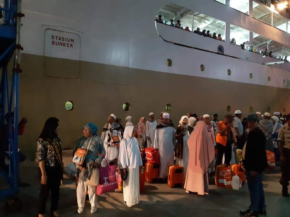 UPP BAUBAU SAMBUT 171 ORANG JAMAAH HAJI YANG TIBA DENGAN KAPAL KM.SINABUNG