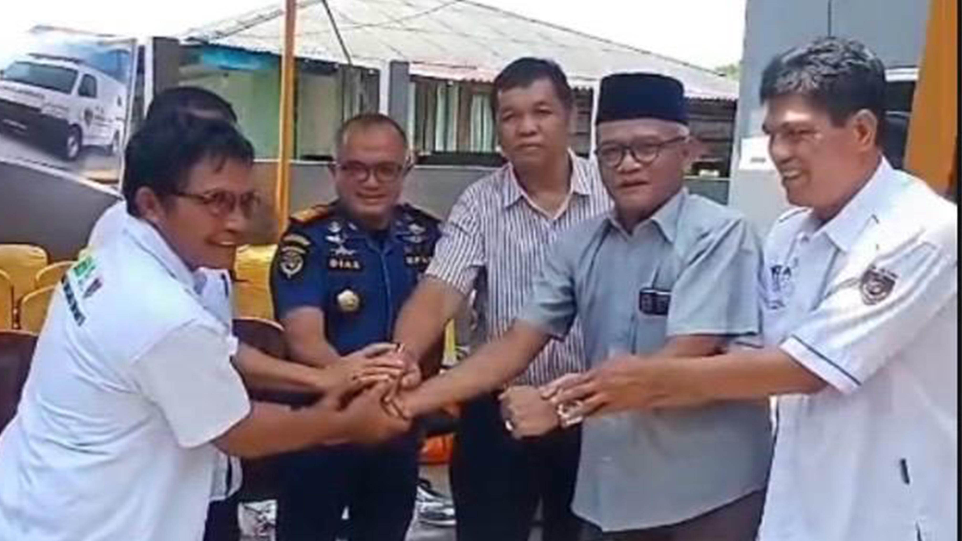 Kantor KSOP Kelas I Dumai menghadiri undangan Kegiatan Penyerahan dan Pemakaian Perdana Mobil Ambulance Koperasi TKBM Pelabuhan Dumai