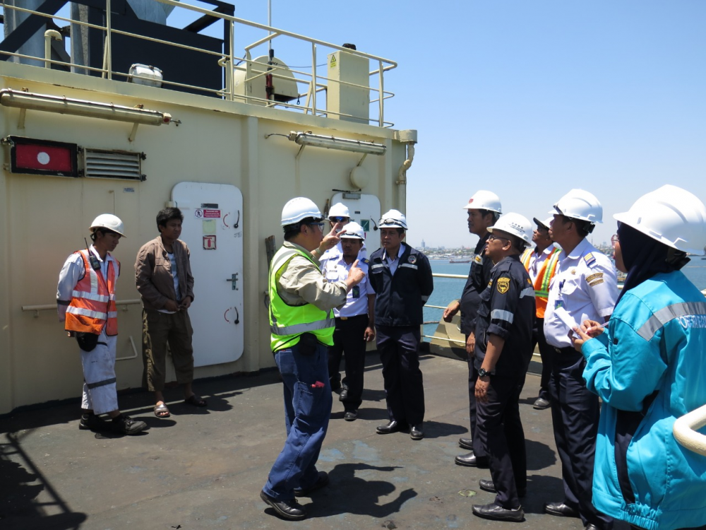 DITJEN HUBLA – AMSA AUSTRALIA KOLABORASI TINGKATAN KAPABILITAS PEMERIKSA KAPAL DI PELABUHAN MAKASSAR