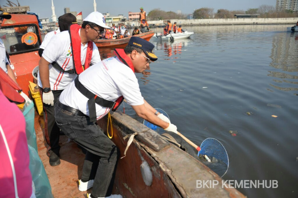 MENHUB, KEGIATAN BERSIH-BERSIH LAUT DAN PANTAI DIHARAPKAN MENGURANGI SAMPAH PLASTIK