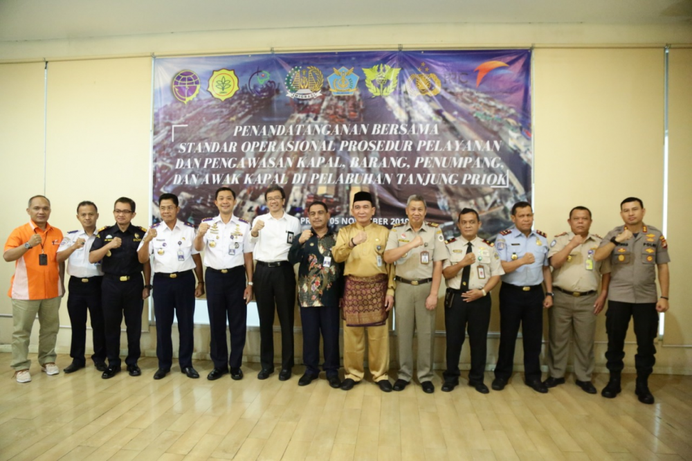 OTORITAS PELABUHAN TANJUNG PRIOK TANDATANGANI SOP PELAYANAN DAN PENGAWASAN KAPAL, BARANG, PENUMPANG DAN