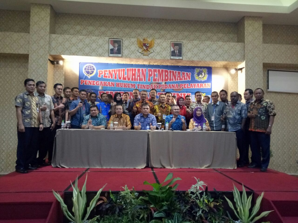 TINGKATKAN KETRAMPILAN PETUGAS KPLP, DITJEN HUBLA GELAR BIMTEK PENANGANAN MUATAN BARANG BERBAHAYA