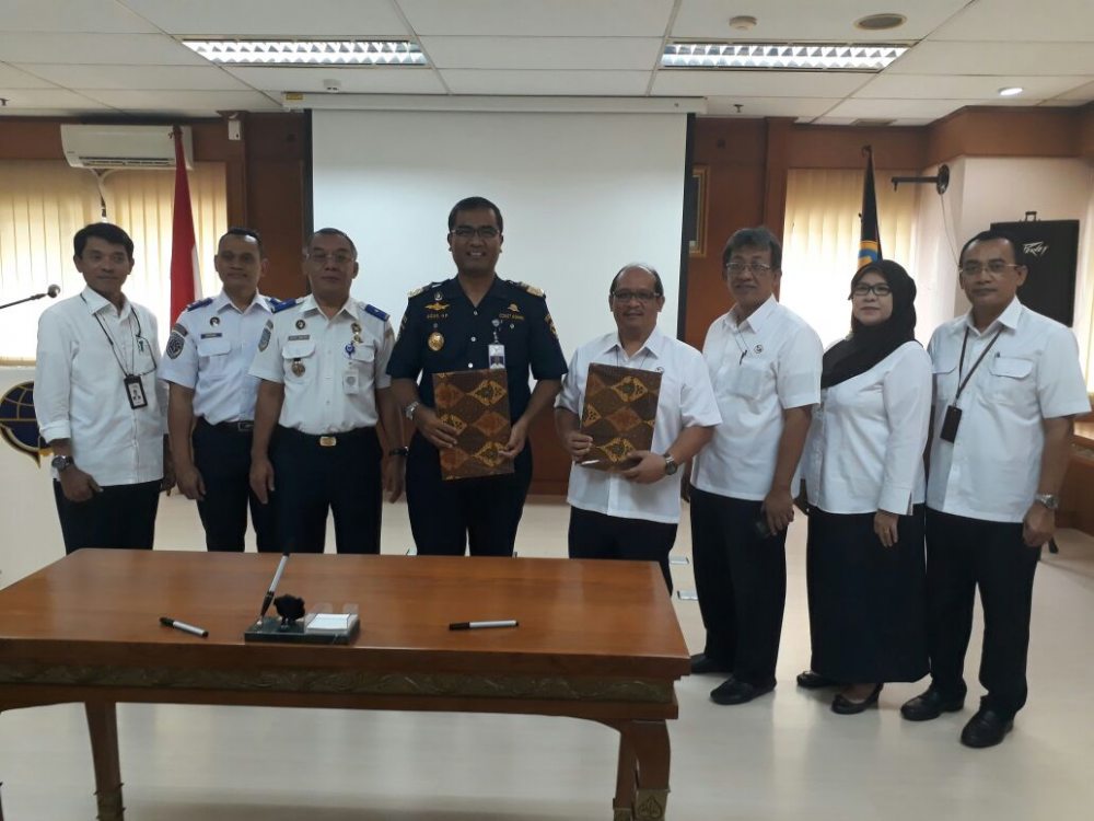 PENUHI KEWAJIBAN PELAYANAN PUBLIK, KEMENHUB DAN PT. PELNI TANDATANGANI KONTRAK PSO 2018