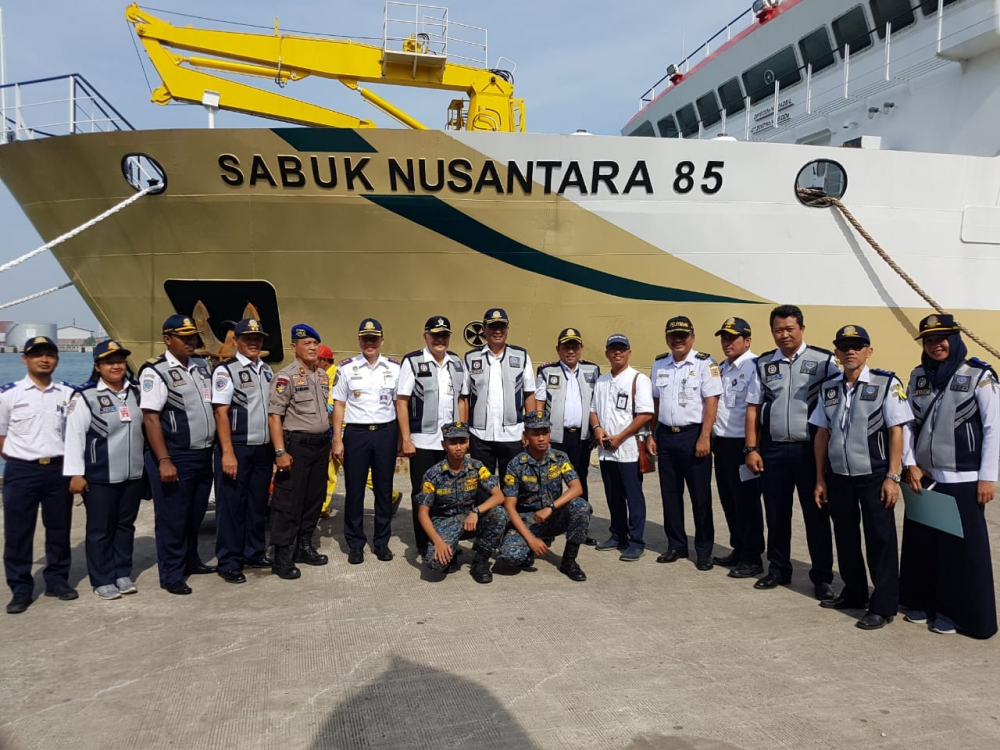 DIRJEN HUBLA LEPAS TIGA KAPAL ARUS BALIK PEMUDIK SEPEDA MOTOR DI SEMARANG