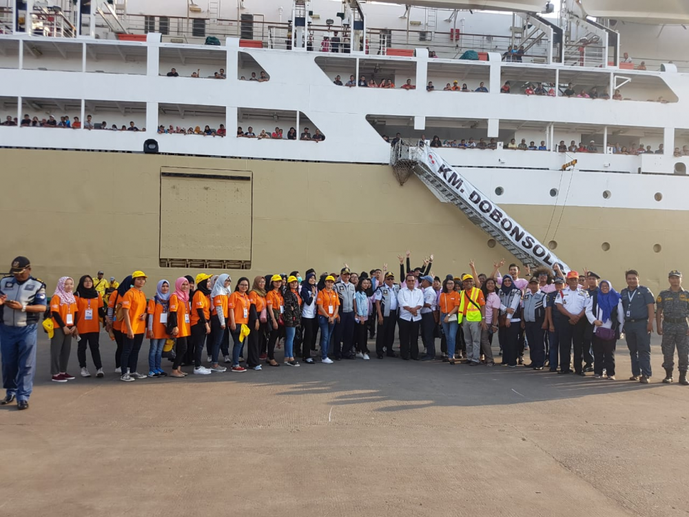 KEMENHUB LEPAS SERIBU PEMUDIK SEPEDA MOTOR GRATIS DENGAN KAPAL LAUT KEMBALI KE JAKARTA