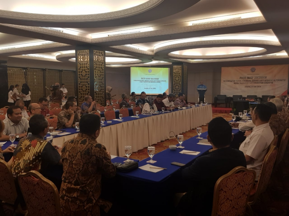 INLAND WATERWAYS SEBAGAI ALTERNATIF SOLUSI ATASI KEMACETAN JALAN YANG SEBABKAN BIAYA TINGGI LOGISTIK