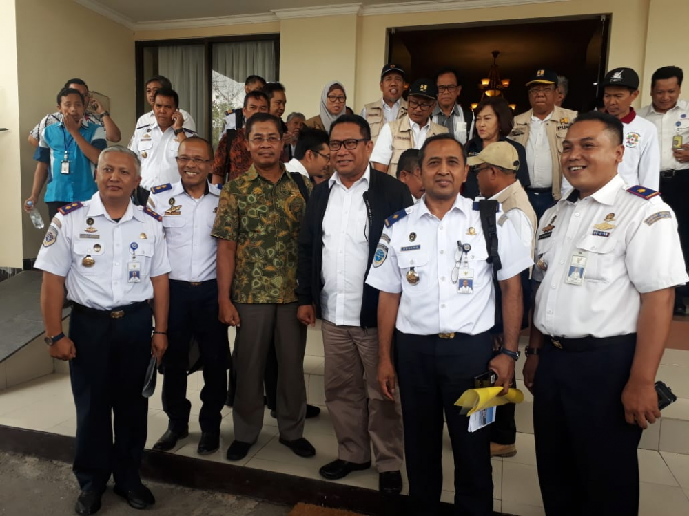 DITJEN HUBLA BERIKAN BANTUAN SEMEN DAN LOGISTIK UNTUK LOMBOK 23/08/2018