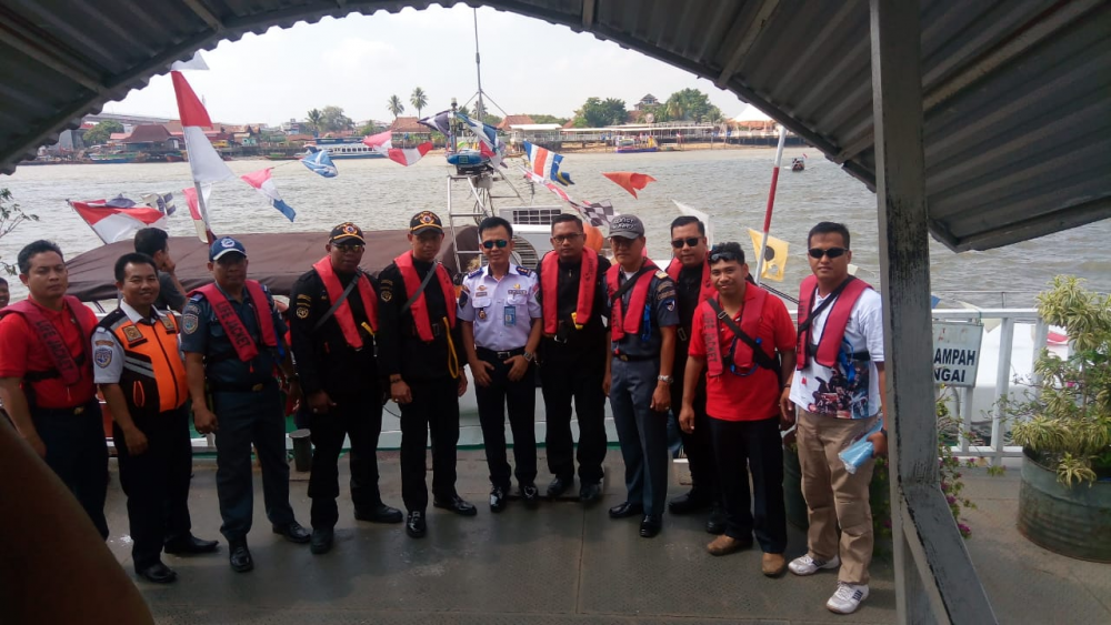 DUKUNG ASIAN GAMES 2018, PETUGAS KSOP PALEMBANG MENJADI AWAK BUS AIR DAN WAJIBKAN PARA PENUMPANGNYA GUNA