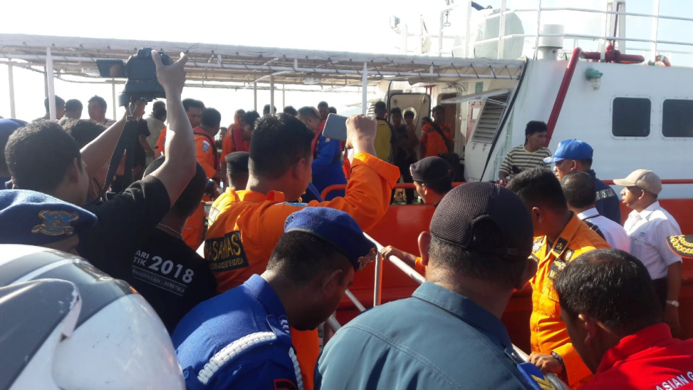 KAPAL KEMENHUB EVAKUASI SATU ORANG AWAK KAPAL KMP BANDENG DENGAN SELAMAT
