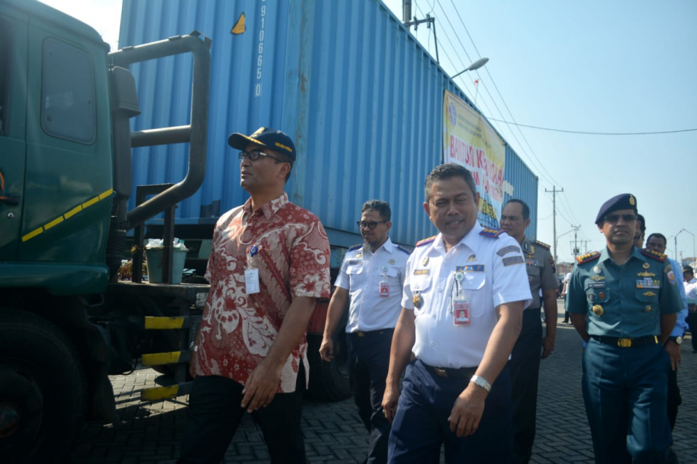 SETELAH PELABUHAN PANTOLOAN, KEMENHUB ARAHKAN BANTUAN KEMANUSIAAN GEMPA SULTENG MASUK MELALUI PELABUHAN