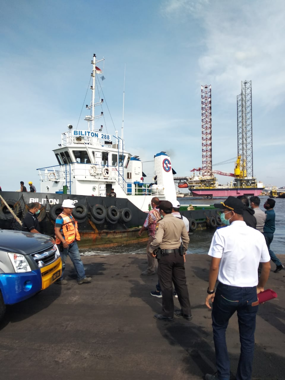 SELURUH KRU KAPAL TB.SRI MAJU 933 YANG TENGGELAM BERHASIL DIEVAKUASI DENGAN SELAMAT