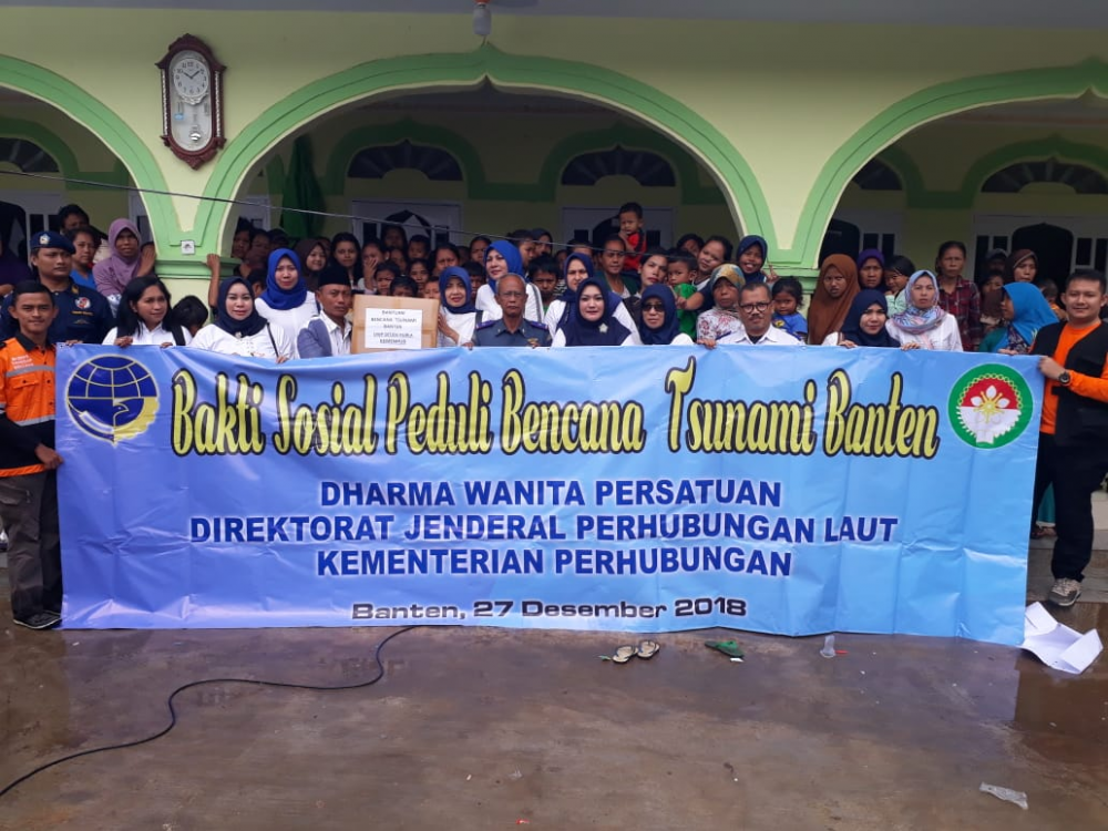 DHARMA WANITA DITJEN PERHUBUNGAN LAUT LAKUKAN BAKTI SOSIAL PEDULI BENCANA TSUNAMI BANTEN