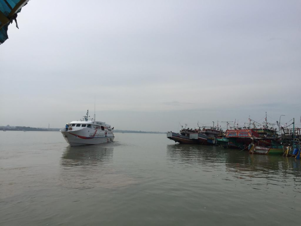 SEMPAT TERHENTI AKIBAT CUACA BURUK, PELAYANAN PELABUHAN JEPARA HARI INI NORMAL KEMBALI