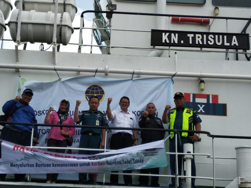 KAPAL NEGARA KNP. TRISULA ANGKUT BANTUAN KEMANUSIAAN KE WILAYAH TERDAMPAK TSUNAMI SELAT SUNDA