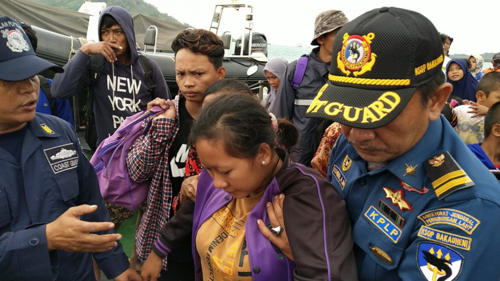 116 PENGUNGSI BENCANA TSUNAMI DI PULAU SEBESI DAN SEBUKU DIEVAKUASI KAPAL NEGARA KEMENHUB