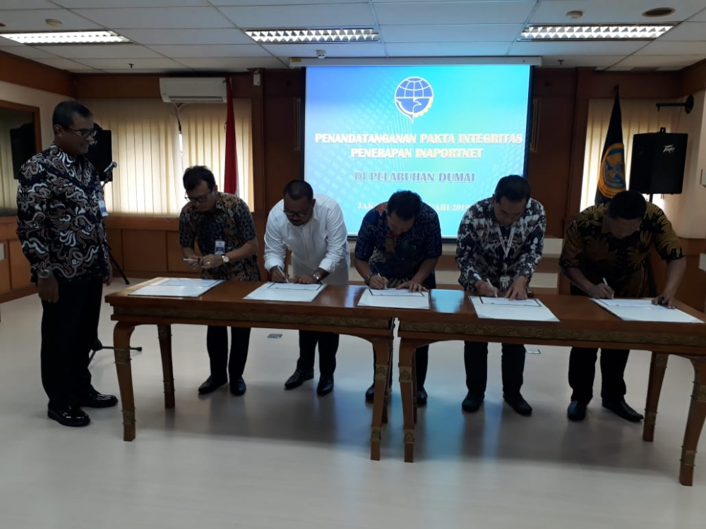 TINGKATKAN PELAYANAN KEPELABUHANAN, PELABUHAN DUMAI APLIKASIKAN SISTEM INAPORTNET