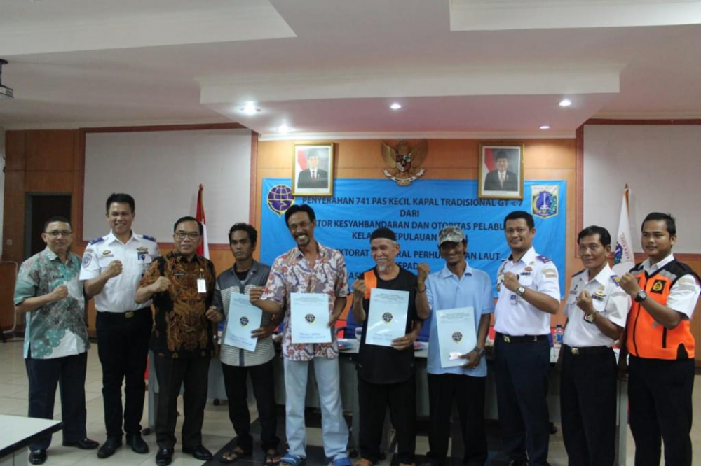 KSOP KEPULAUAN SERIBU BAGIKAN 741 SERTIFIKAT PAS KECIL UNTUK NELAYAN 17