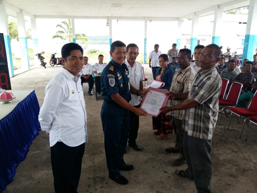 KEMENHUB TELAH SERAHKAN 256 PAS KECIL UNTUK NELAYAN DI KABUPATEN BUTON